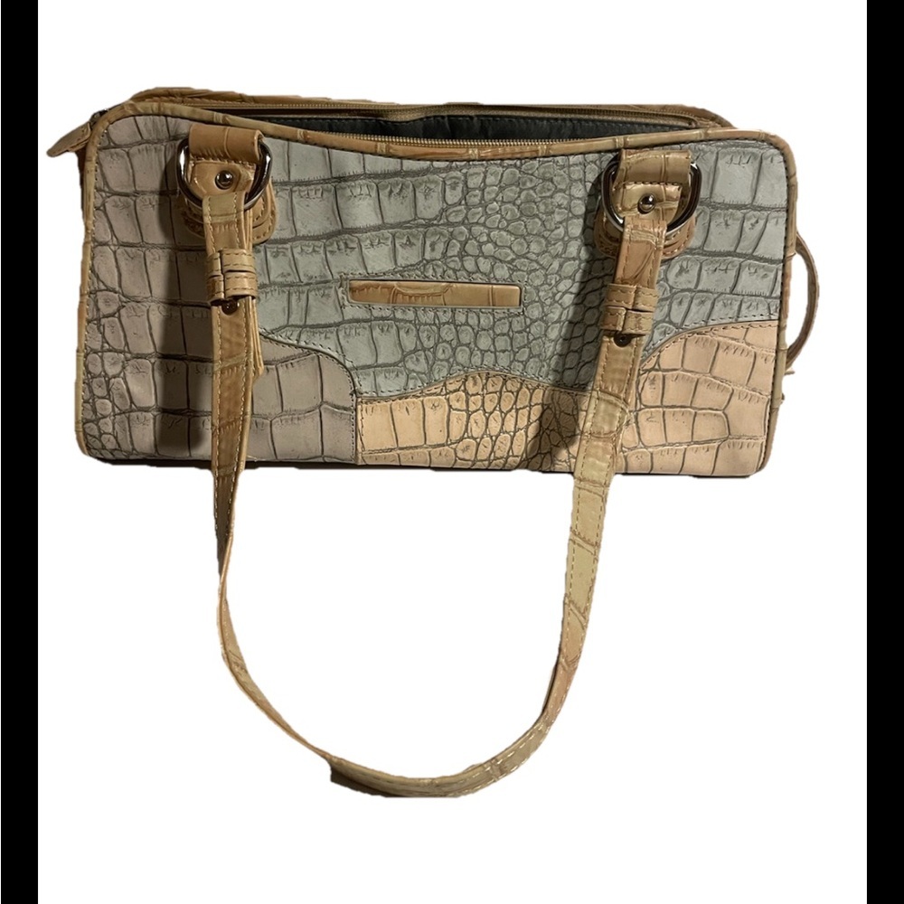 MC‎ handbag medium size good preowned condition